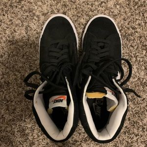 BLACK NIKE HIGH TOPS 9.5M/11W